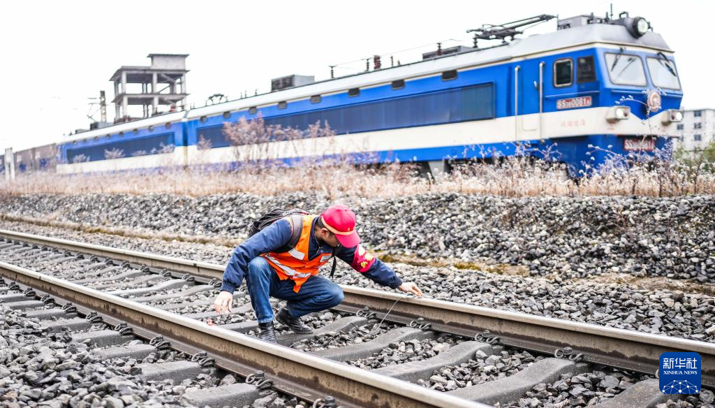 贵州六盘水:线路巡检保通畅