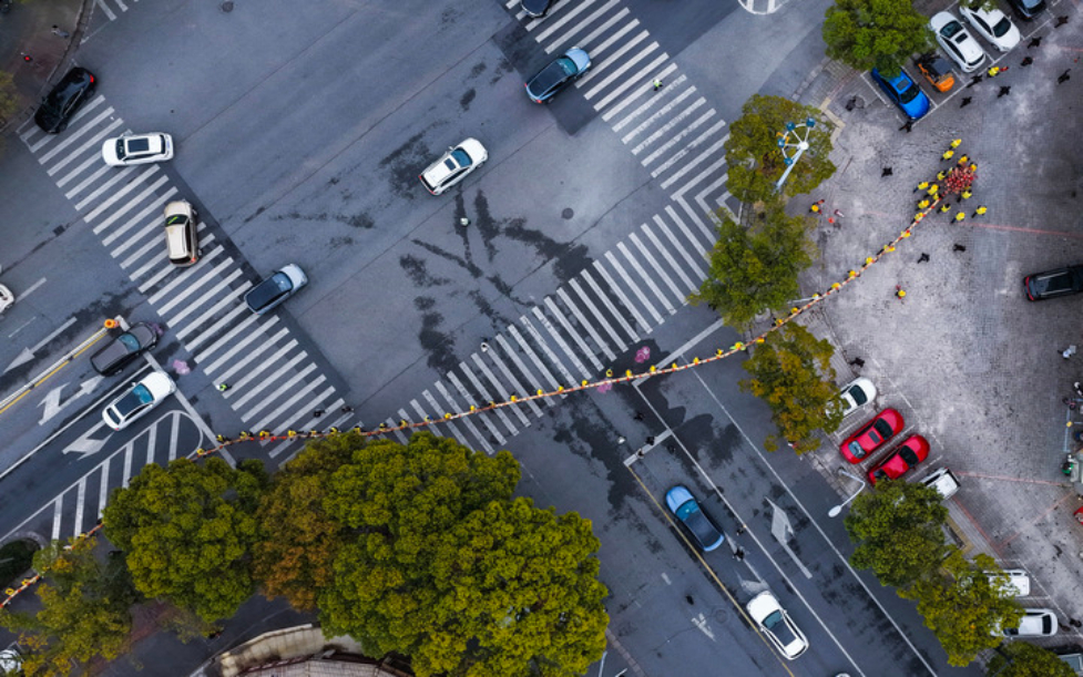 浙江金华:板凳龙迎元宵-新华网