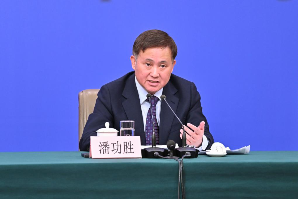 中国人民银行行长潘功胜答光明日报记者问:2026年将把促进经济稳定增长、物价合理回升作为货币政策的重要考量 中国人民银行行长潘功胜答光明日报记者问:2026年将把促进经济稳定增长、物价合理回升作为货币政策的重要考量