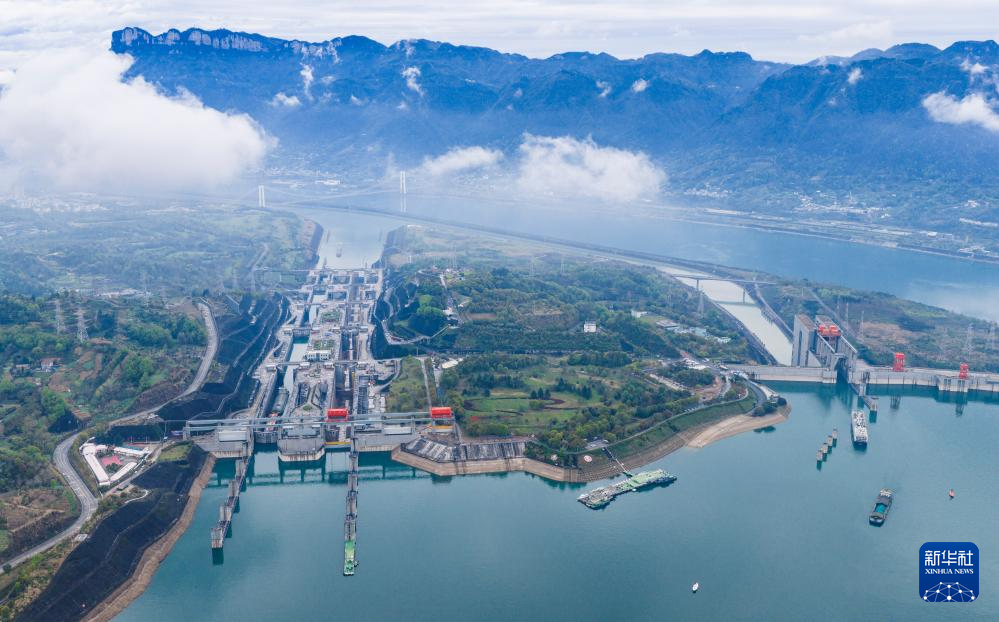 三峡南线船闸检修进度过半 三峡枢纽通航保障有力