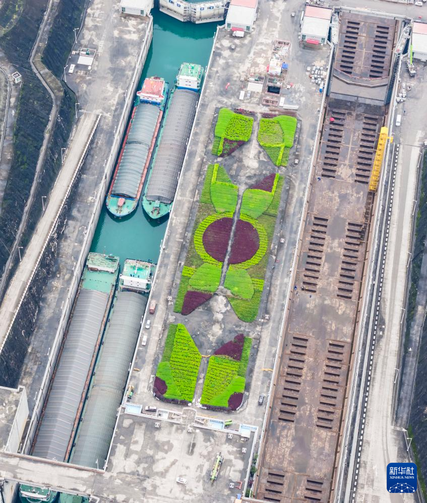 三峡南线船闸检修进度过半 三峡枢纽通航保障有力