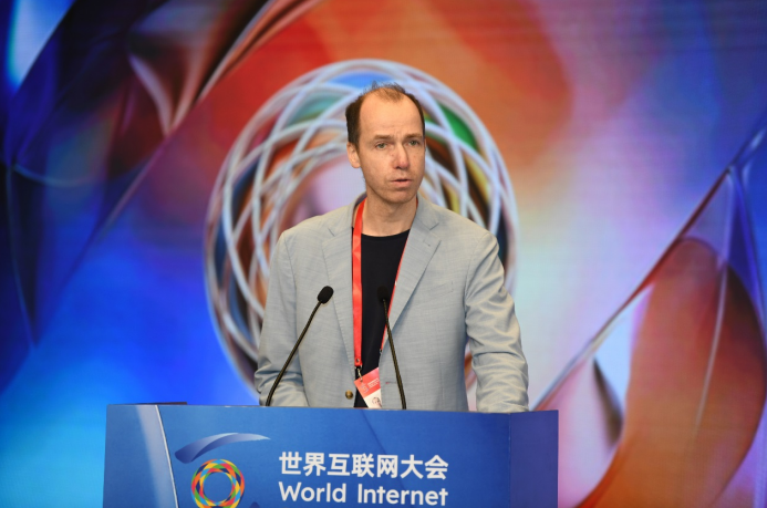 托尔斯滕·耶利内克：AI治理从“模型对齐”转向“系统对齐”