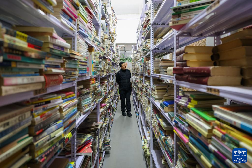 图片故事丨当旧书店遇上“主理人”:纸页虽旧,但通往未来的路常新