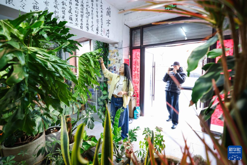 图片故事丨当旧书店遇上“主理人”:纸页虽旧,但通往未来的路常新