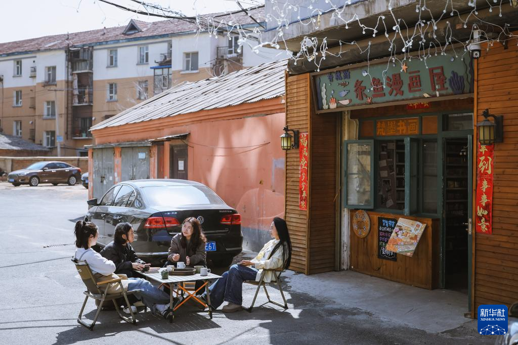 图片故事丨当旧书店遇上“主理人”:纸页虽旧,但通往未来的路常新