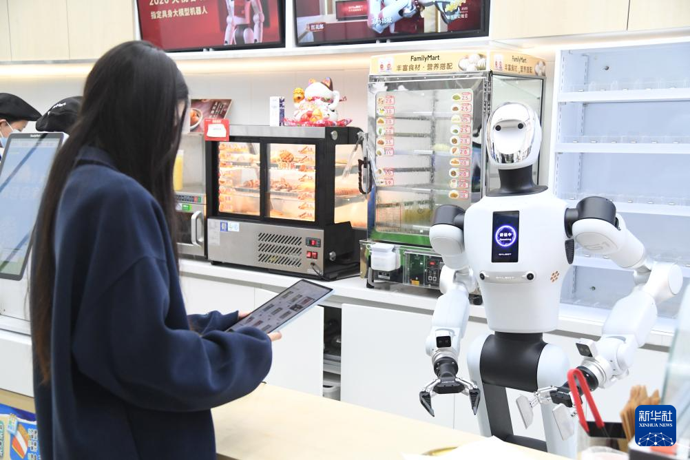 北京:机器人“入职”便利店