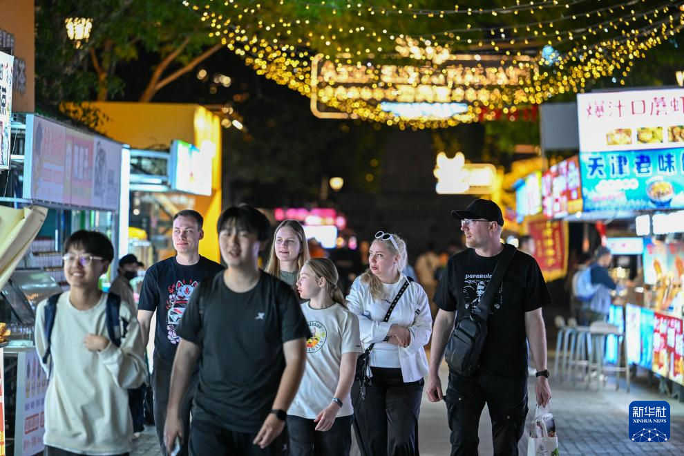 津城夜色揽宾客