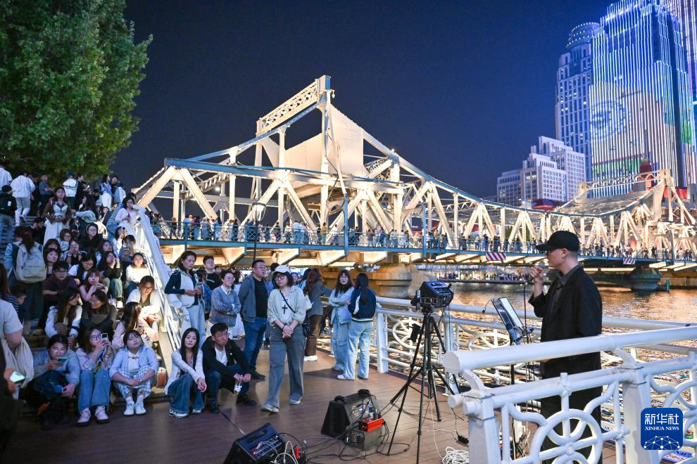 津城夜色揽宾客