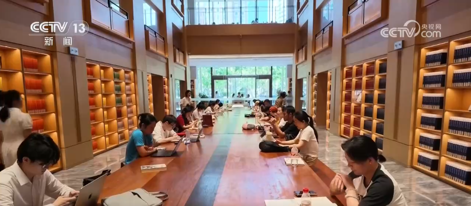 解锁“书适”生活 城市特色图书馆让“诗和远方”就在身旁