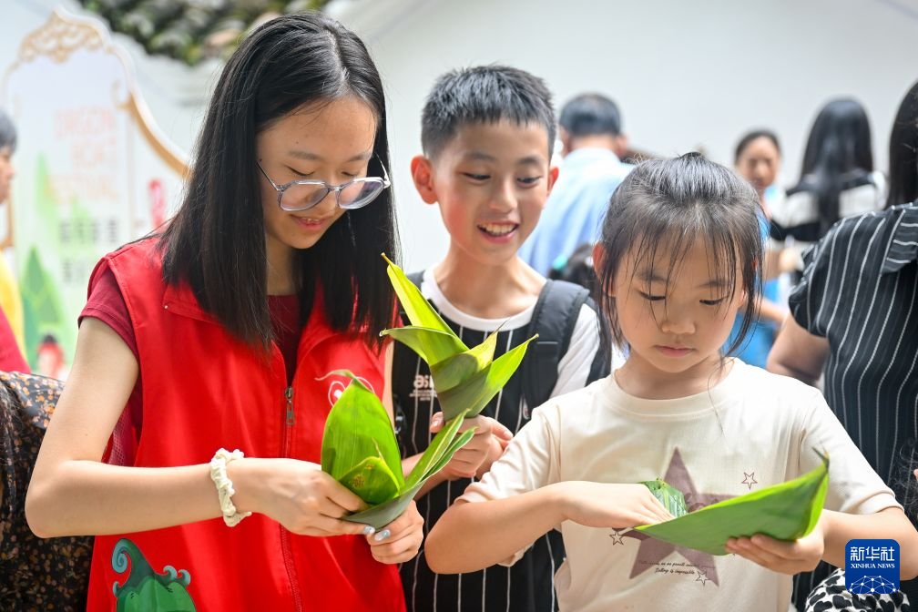 树立和践行正确政绩观丨县委大院人气旺 景区食堂暖客心