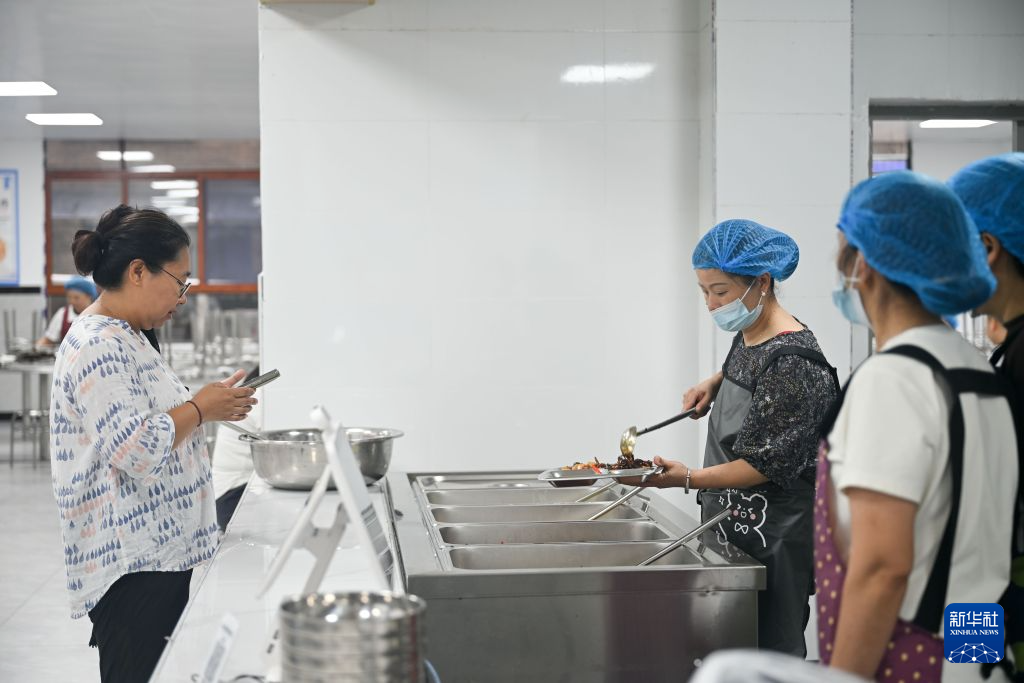 树立和践行正确政绩观丨县委大院人气旺 景区食堂暖客心