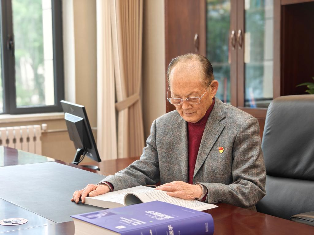 “马背院士”吴天一:68年坚守,为高原人筑起生命防线 “马背院士”吴天一:68年坚守,为高原人筑起生命防线