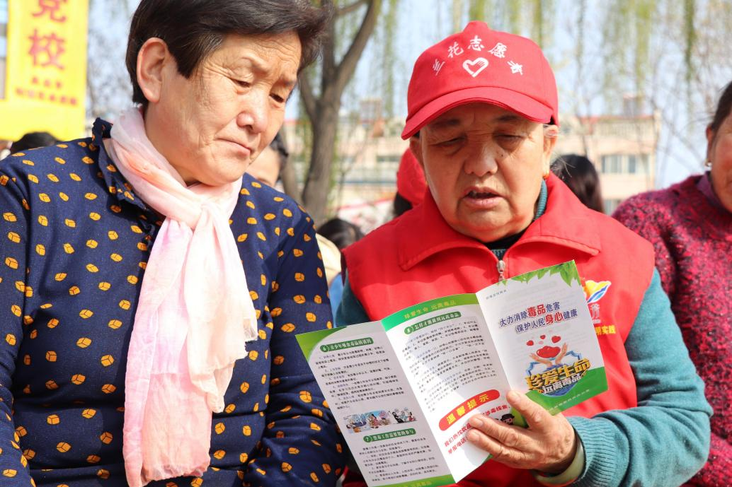群众心中的“活雷锋”王兰花:从7人到1400人,志愿队伍越来越壮大 群众心中的“活雷锋”王兰花:从7人到1400人,志愿队伍越来越壮大