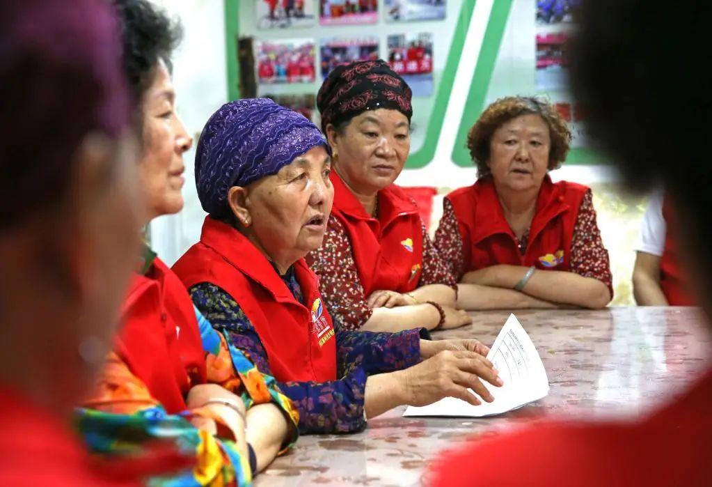 群众心中的“活雷锋”王兰花:从7人到1400人,志愿队伍越来越壮大 群众心中的“活雷锋”王兰花:从7人到1400人,志愿队伍越来越壮大