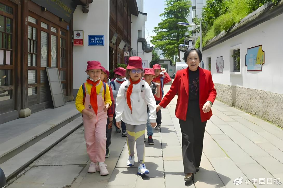 “小巷总理” 林丹：扎根基层五十载 努力让群众的诉求都有着落