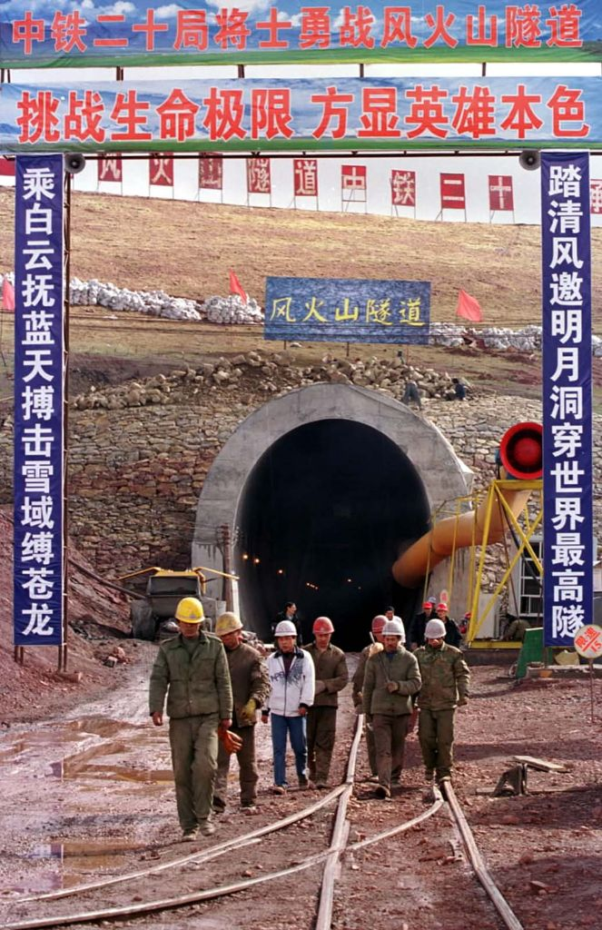 一“忙”一“暖”两条路：京沪高铁15年，青藏铁路20年