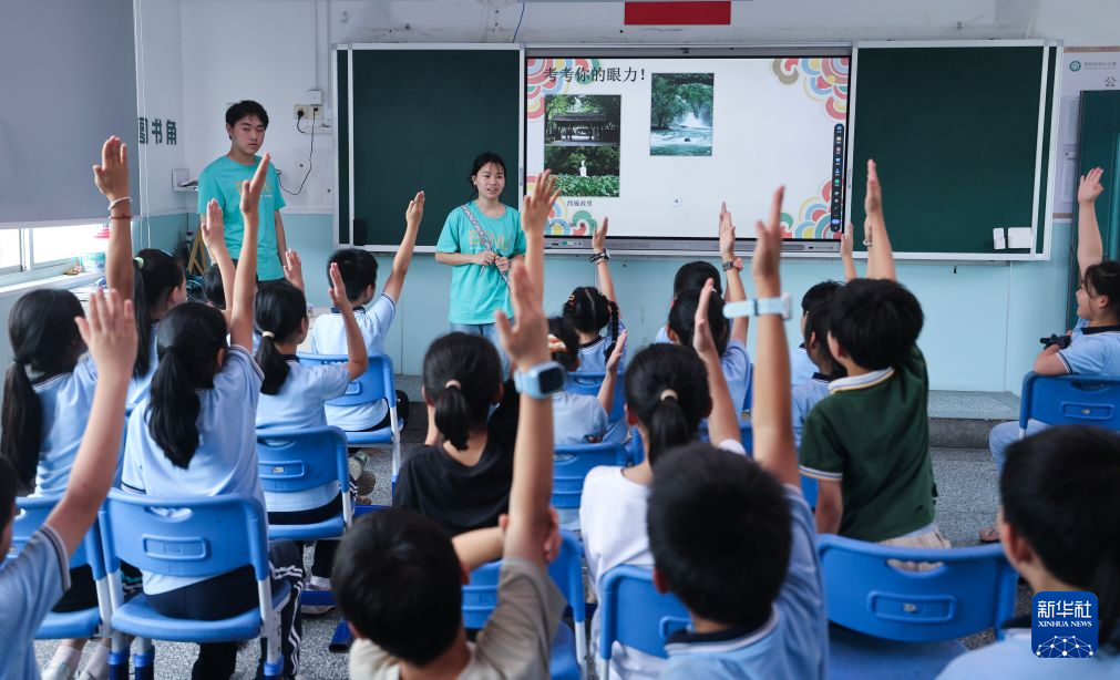 暑期乡村夏令营开营 校地合作谱新篇