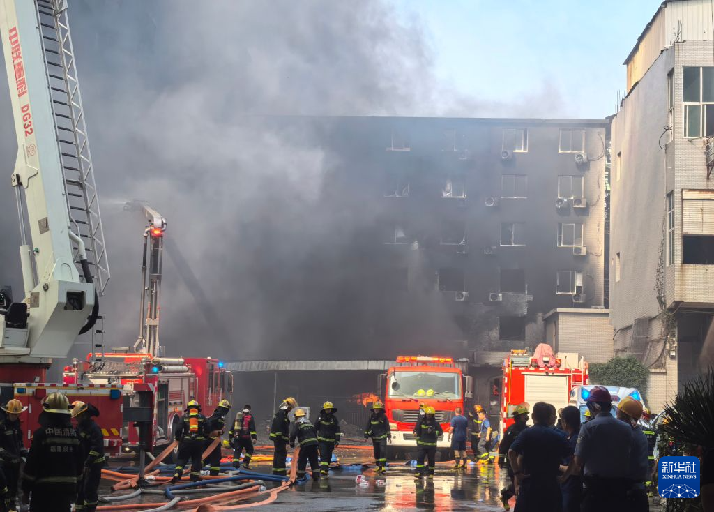 福建泉州晋江市一鞋厂发生火灾