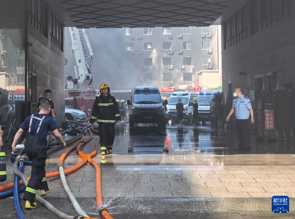福建泉州晋江市一鞋厂发生火灾