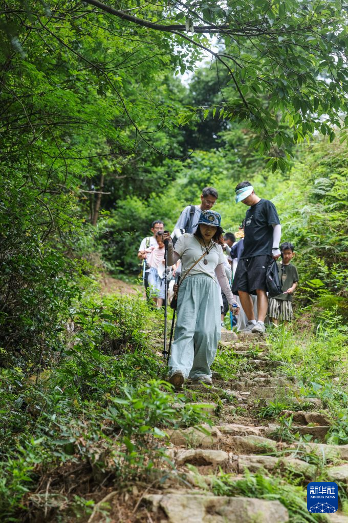 夏日徒步游助力山乡特色文旅消费