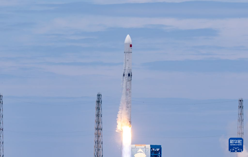 长征十号乙首飞成功 我国运载火箭首次实现可控回收