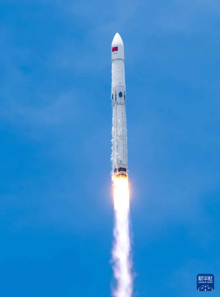 长征十号乙首飞成功 我国运载火箭首次实现可控回收