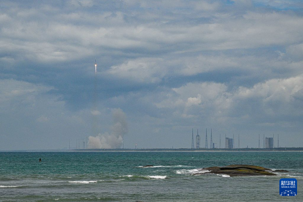 长征十号乙首飞成功 我国运载火箭首次实现可控回收