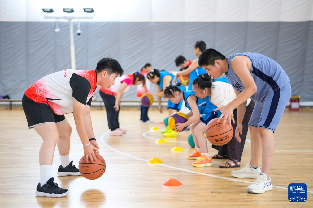 浙江宁波:公益课程丰富“小候鸟”暑假生活