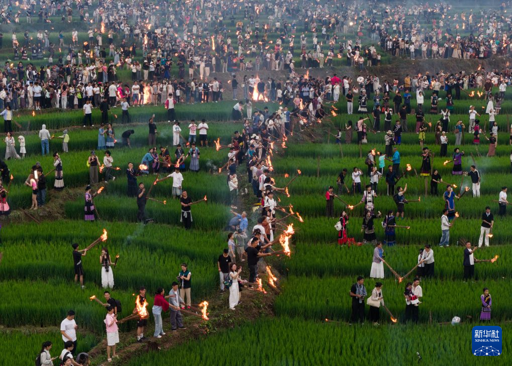 四川越西:欢庆彝族火把节