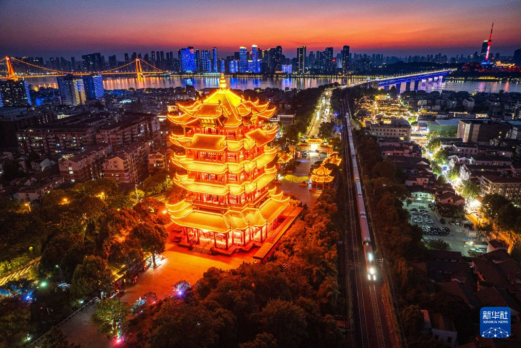 美丽中国|极目楚天 落日熔金