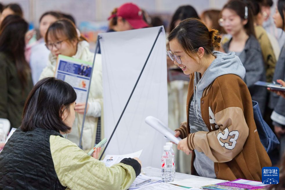 黑龙江省2027届高校毕业生大型校园招聘会举行