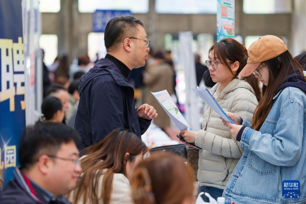 黑龙江省2027届高校毕业生大型校园招聘会举行